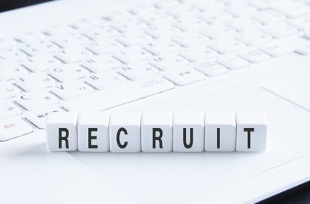 リクルート・白