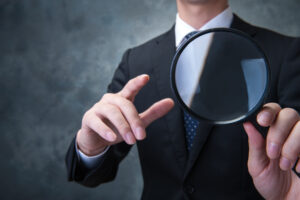 ビジネスマン,虫眼鏡